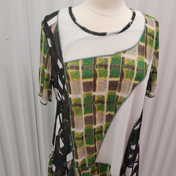 Creation | Green  & white tunic Blouse - Picture 4 of 8